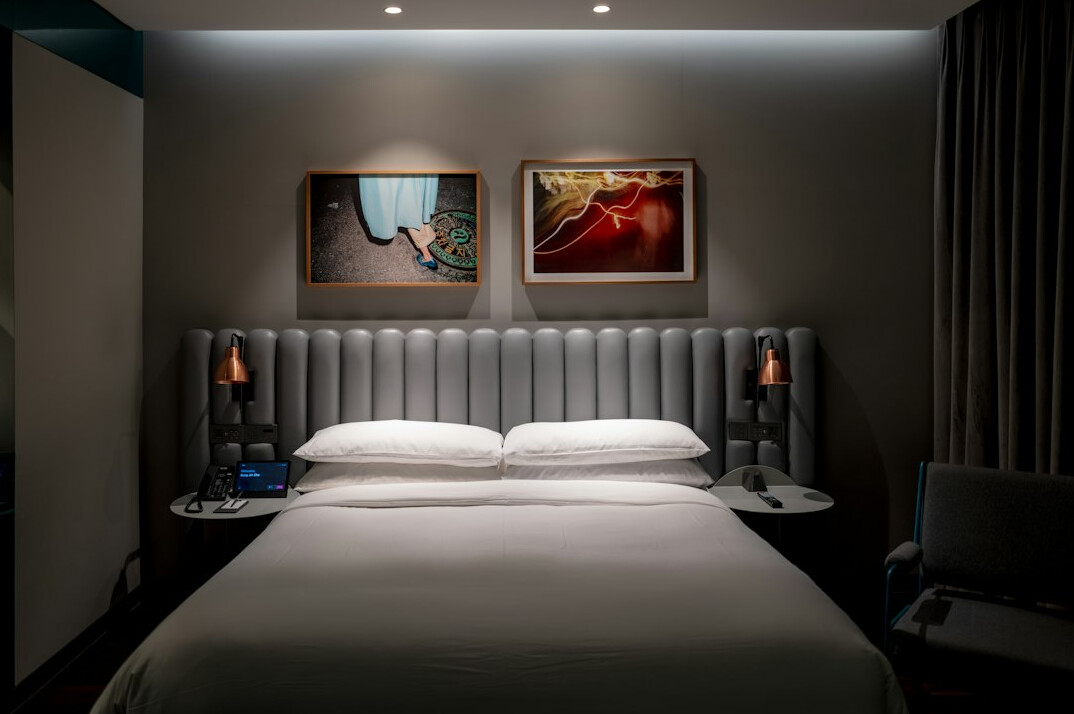 celebrity bedroom suite