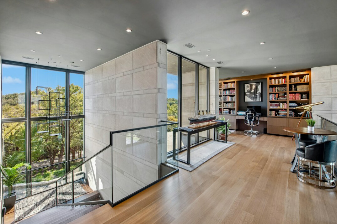 hollywood villa living room