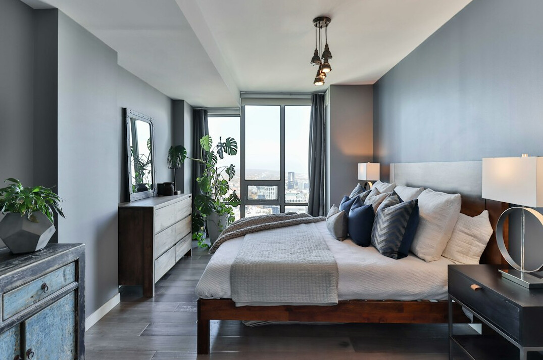 modern luxury bedroom